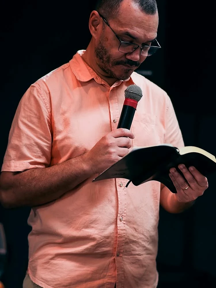 Pr. Flávio ministrando a Palavra na CBM
